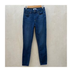 Heritage denim Paige ultra skinny con raw hem láser. Talla 26 estilo french girl Tecnología transcend que mantiene forma. low-key style, luxury urbano y momentos de slow living