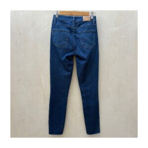 Heritage denim Paige ultra skinny con raw hem láser. Talla 26 estilo french girl Tecnología transcend que mantiene forma. low-key style, luxury urbano y momentos de slow living