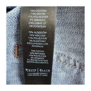 Jeans Boot cut WHBM en azul obscuro, talla 2 y deiseño clásico americano