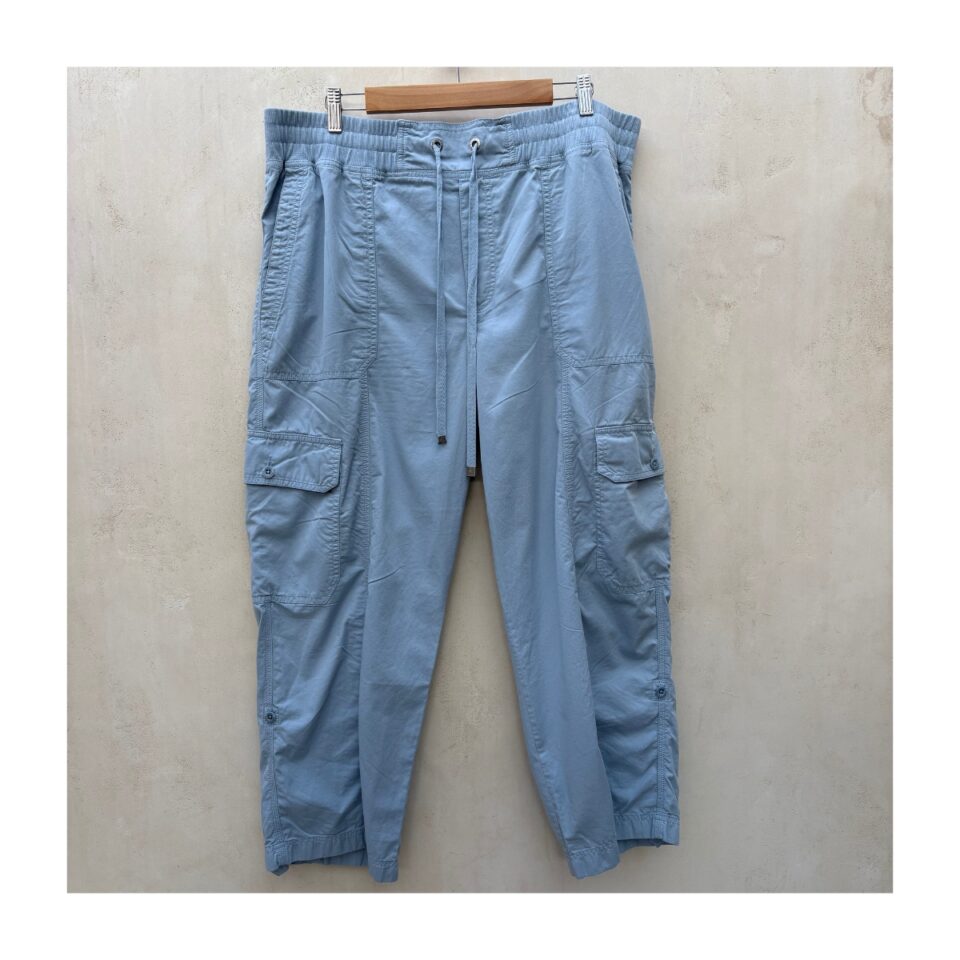 Jogger cargo azul cielo 100% de algodón en talla 18 y estilo preppy
