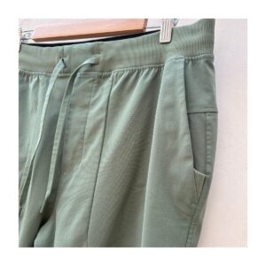 Lululemon ABC Jogger Warpstreme para hombre en color verde oliva y talla XL. Athleisure style