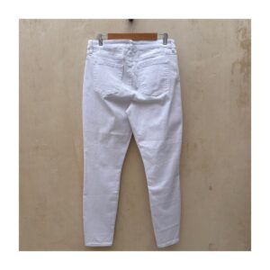 Jennifer Oslo de Pistola. high waist y skinny legs. Blancos con estilo urbano, talla 31 y nuevos con etiqueta