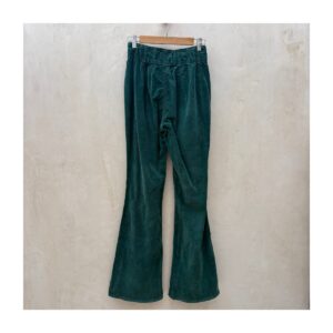Jayde Cord Flare Pants: el clásico setentero de Free People en pana verde esmeralda. Cintura alta con botones vintage y corte flare dramático.. Estilo boho chic