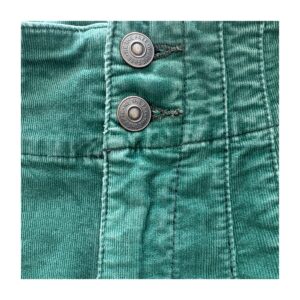 Jayde Cord Flare Pants: el clásico setentero de Free People en pana verde esmeralda. Cintura alta con botones vintage y corte flare dramático.. Estilo boho chic