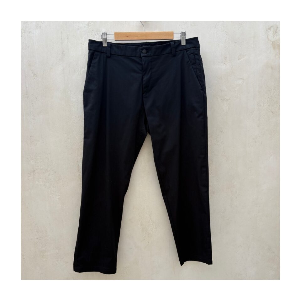 Lululemon Commission Pant Capri con tejido técnico y talla 34 estilo athleisure