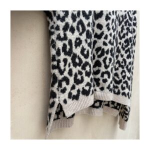 Pullover leopardo beige negro de Sincerely Jules en talla M estilo soft girl