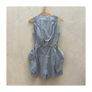 Romper gris perla bordado con flores BCBGeneration, estilo soft girl. Talla 0