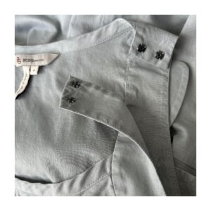 Romper gris perla bordado con flores BCBGeneration, estilo soft girl. Talla 0