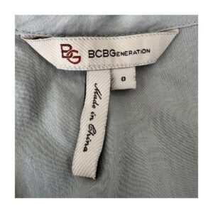 Romper gris perla bordado con flores BCBGeneration, estilo soft girl. Talla 0