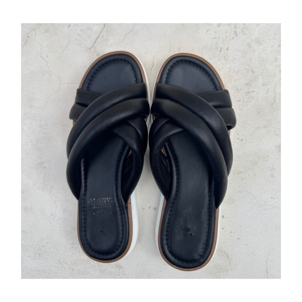 Sandalias Slide Vince Camuto negras en talla 23. Puffys y estilo minimalista ideales para vacaciones y crucero