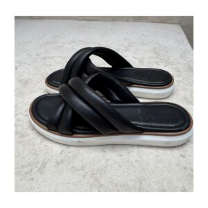 Sandalias Slide Vince Camuto negras en talla 23. Puffys y estilo minimalista ideales para vacaciones y crucero
