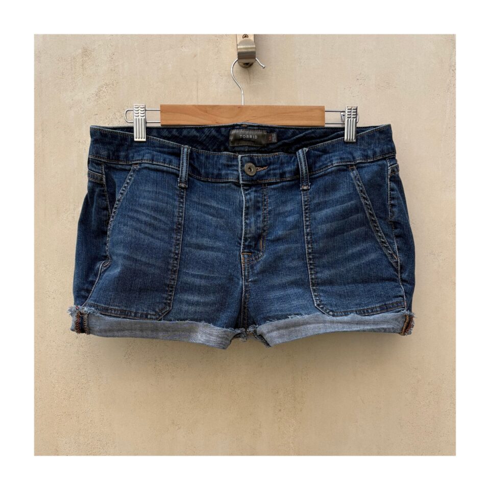 Shorts Torrid denim azul. Talla 14 y estilo vintage ideal para verano y resort