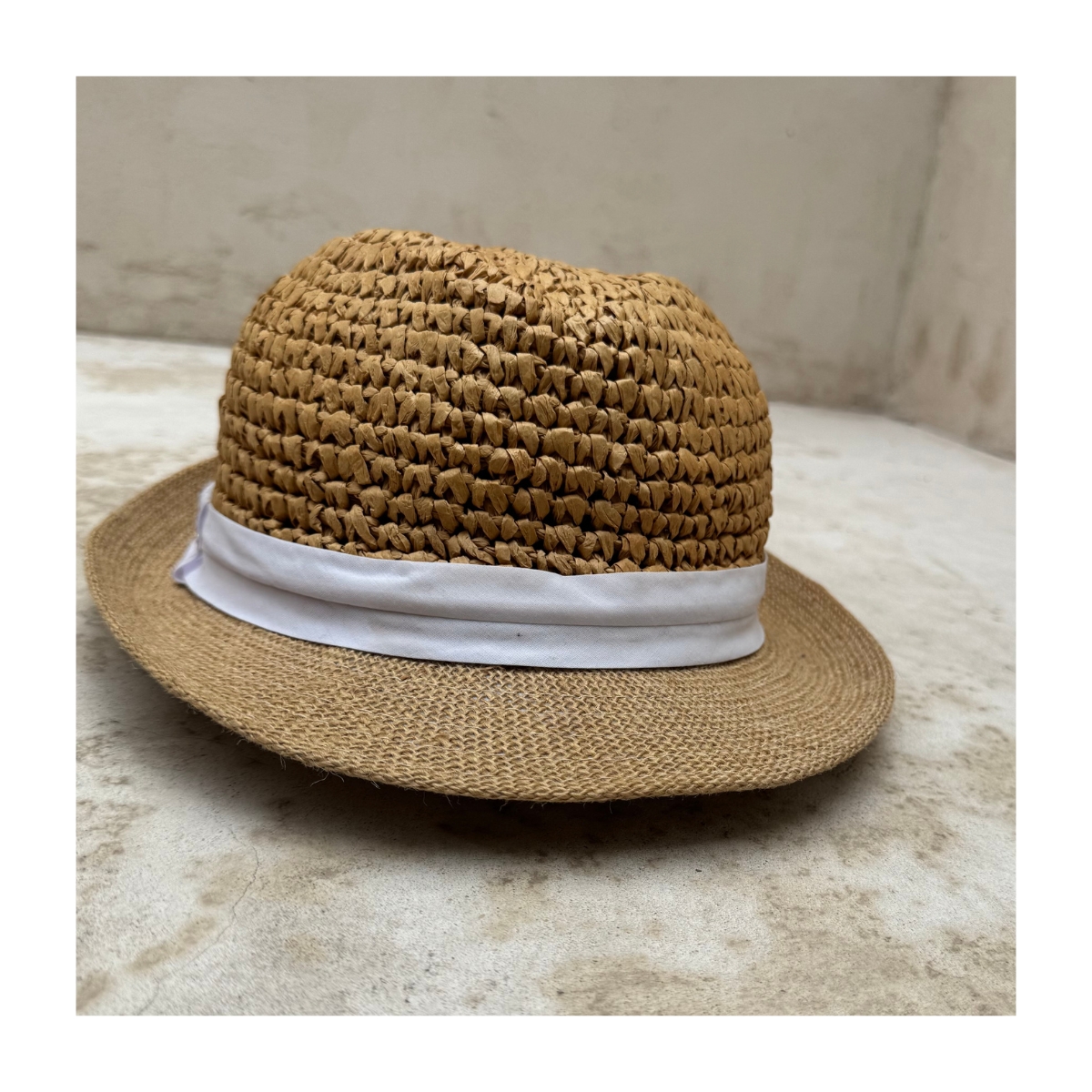 Fedora en tonos tierra de la marca Steve Madden. Unitalla . Estilo cottagecore, coastal grandama y peasant