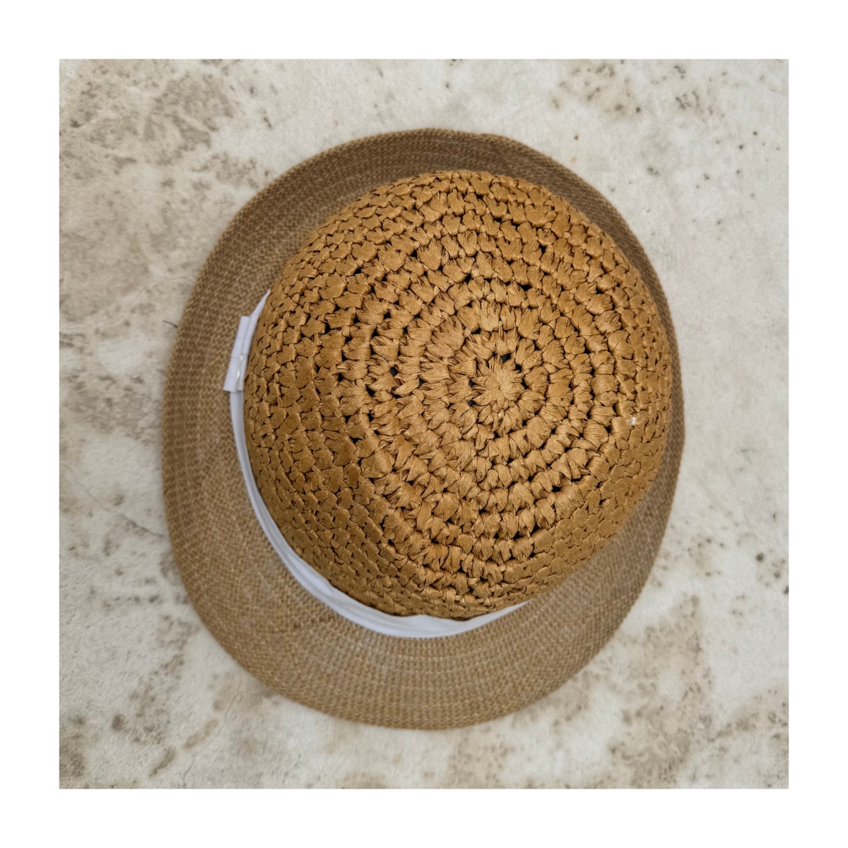 Fedora en tonos tierra de la marca Steve Madden. Unitalla . Estilo cottagecore, coastal grandama y peasant