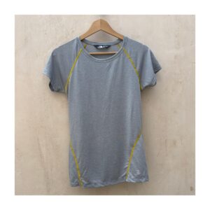 Tee marca North Face gris mate en talla XS manga corta outdoor técnico. Estilo luxy athleisure