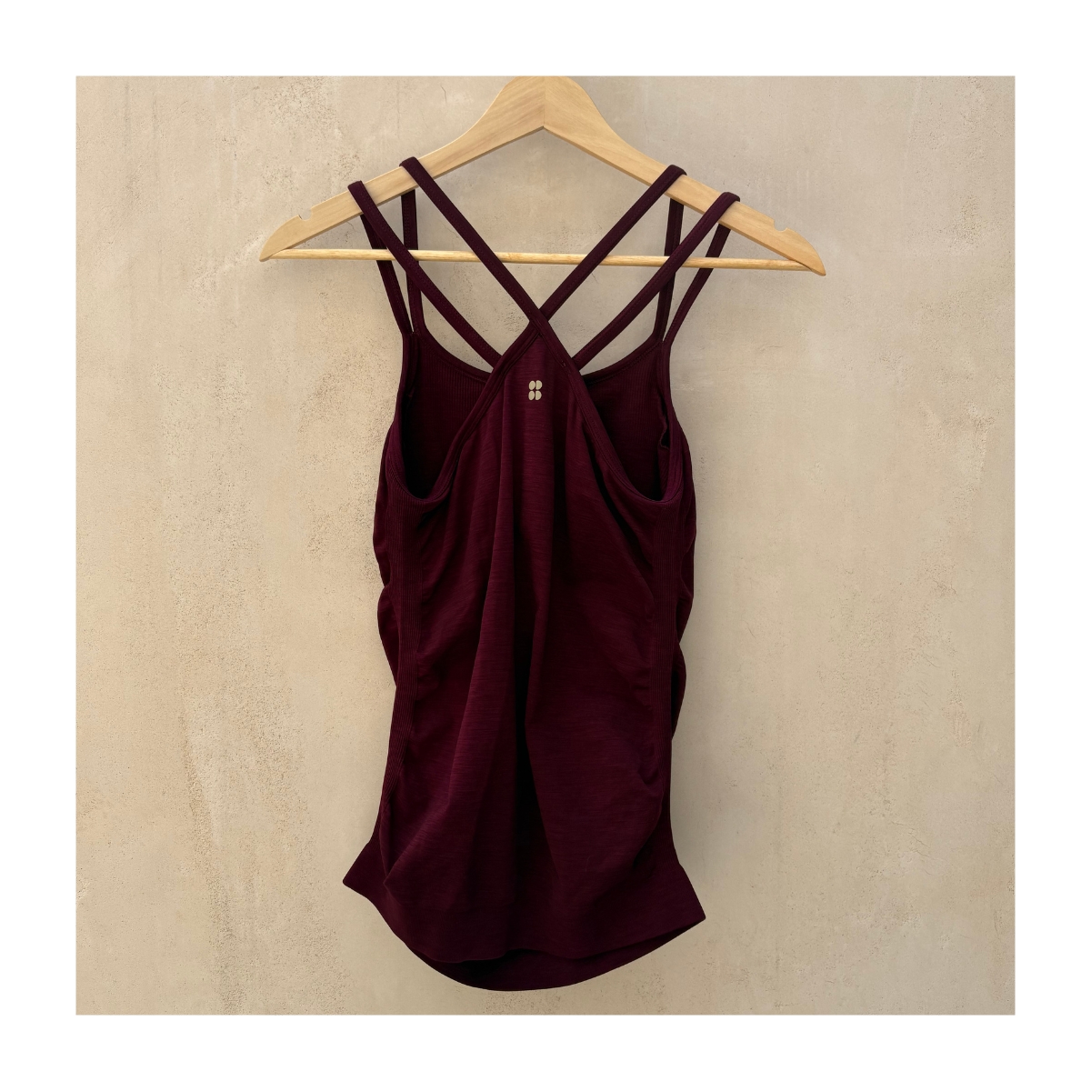 Top workout Sweaty Betty marca britanica en tono burgundy y talla s, athleisure