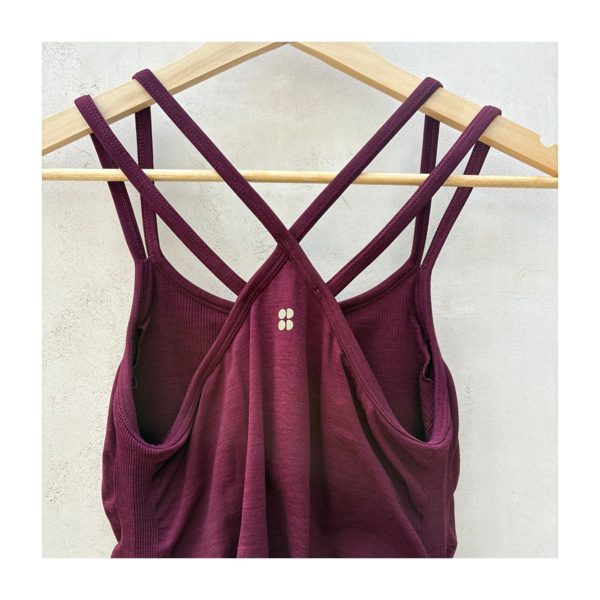 Top workout Sweaty Betty marca britanica en tono burgundy y talla s, athleisure