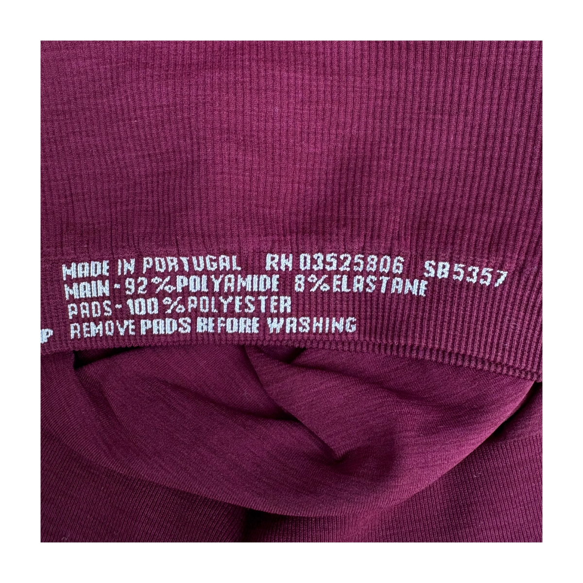 Top workout Sweaty Betty marca britanica en tono burgundy y talla s, athleisure