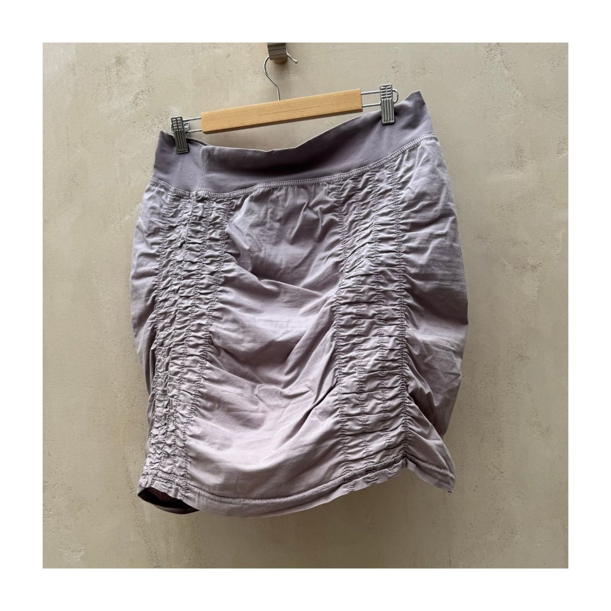 Falda midi Wearables lavanda con rugged en los laterales en alla L y estilo lagenlook